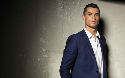 TVT体育精华-C罗与队友庆祝引热议