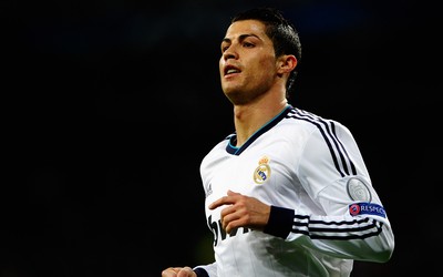 TVT体育热评-C罗任意球划出美妙弧线